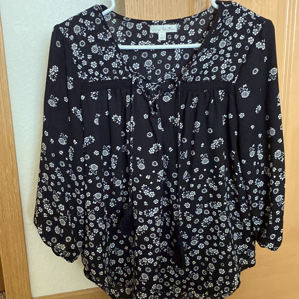 Like new black and cream blouse